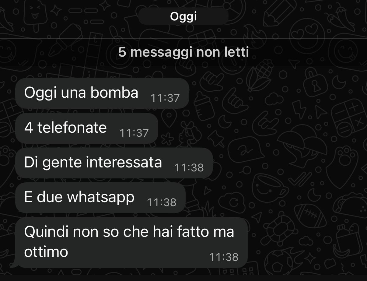 Messaggio WhatsApp di un cliente che commenta i risultati delle campagne di acquisizione contatti