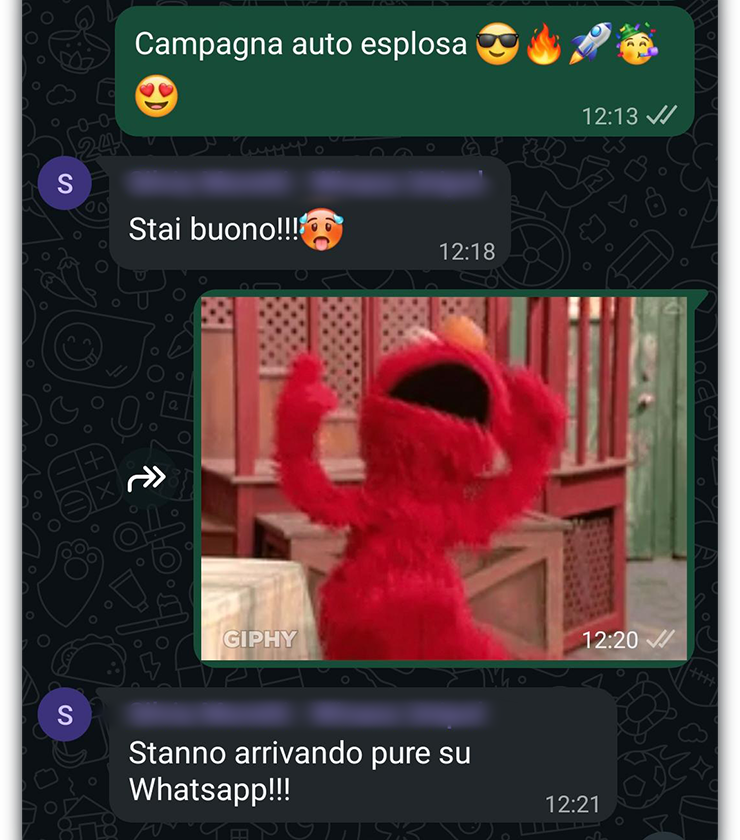 Messaggio WhatsApp scherzoso di un cliente del settore concessionarie, con una gif, davanti al numero di contatti arrivati