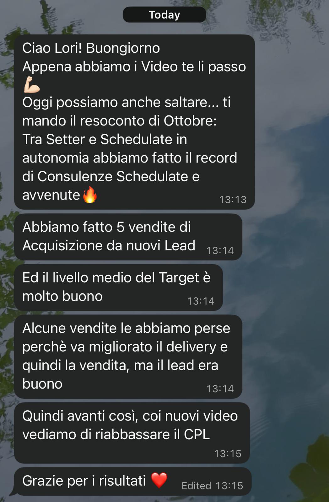 Messaggio WhatsApp di un cliente della consulenza: record di consulenze schedulate e avvenute, cinque vendite di acquisizione da nuovi lead e livello medio del target molto buono